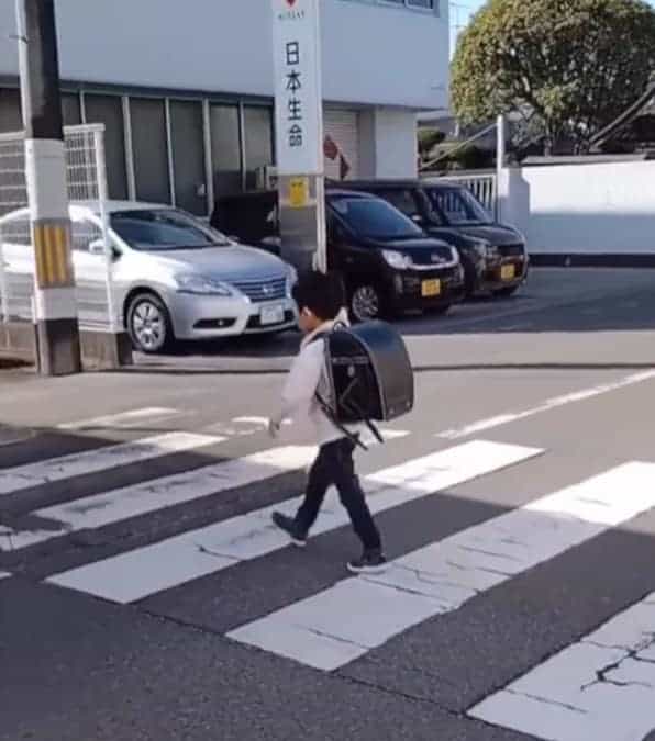 un sistema unico di sicurezza stradale dei bambini in Giappone