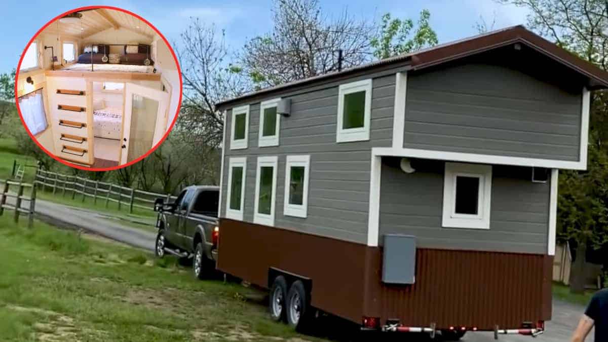 Una famiglia acquista una casetta e la parcheggia proprio fuori casa per metterci i loro 3 figli adolescenti