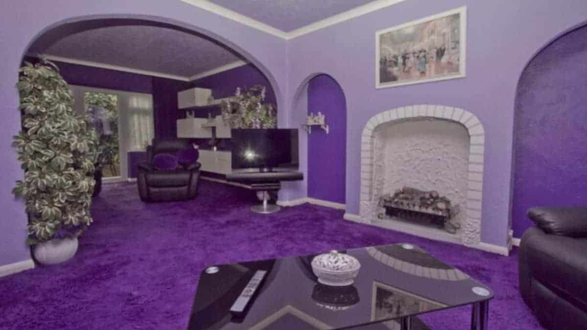 Una famiglia mette in vendita una casa ma nessuno vuole comprarla