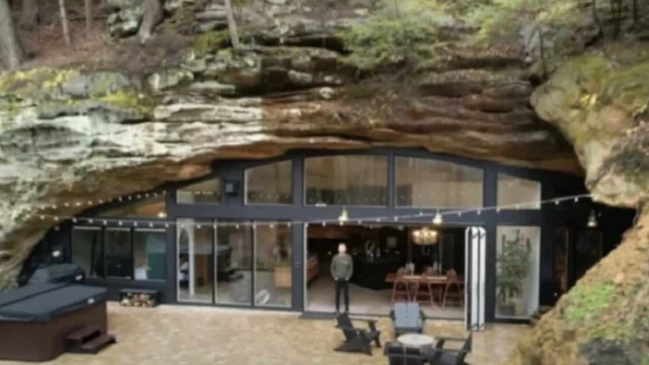 Marito e moglie decidono di costruire una casa all’interno di una grotta ed il risultato è spettacolare