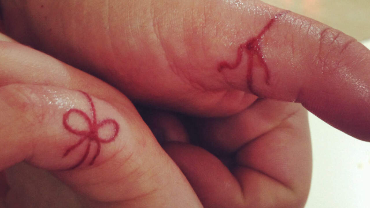 Se incontri qualcuno che ha questo tatuaggio sulla mano, dovresti sapere cosa simboleggia