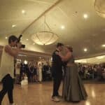 Lo spettacolare ballo madre-figlio al matrimonio