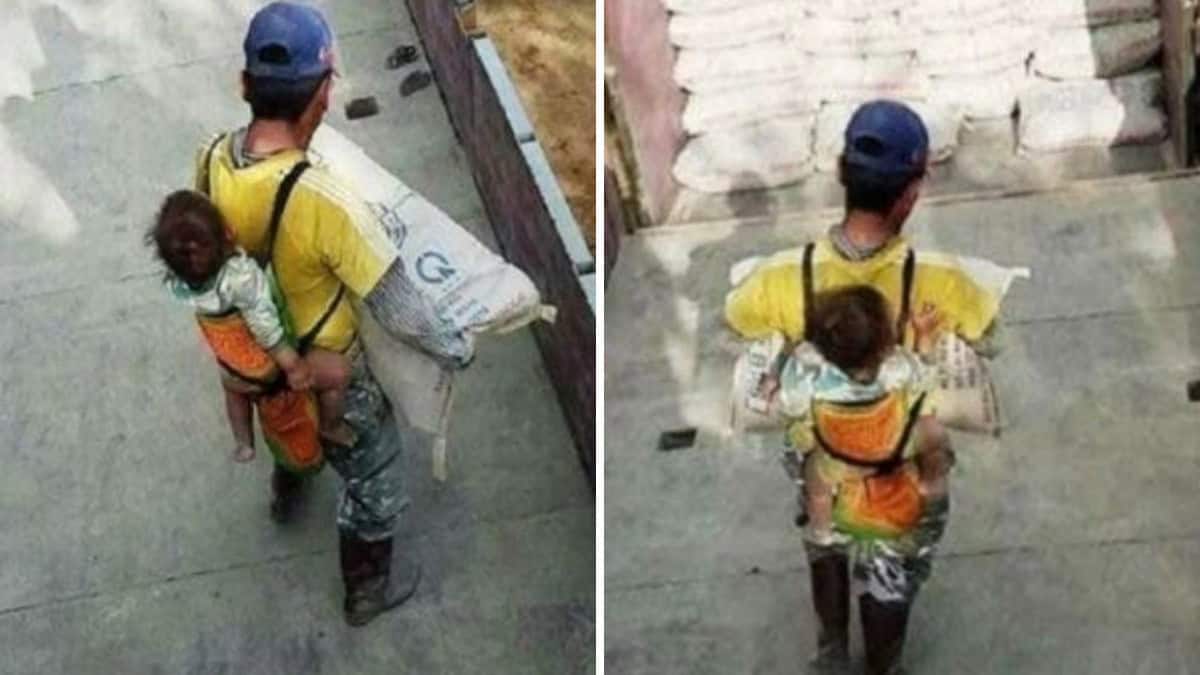 Non sa a chi lasciare il figlio, quindi lo porta con sé a lavoro, tenendolo sulla schiena.