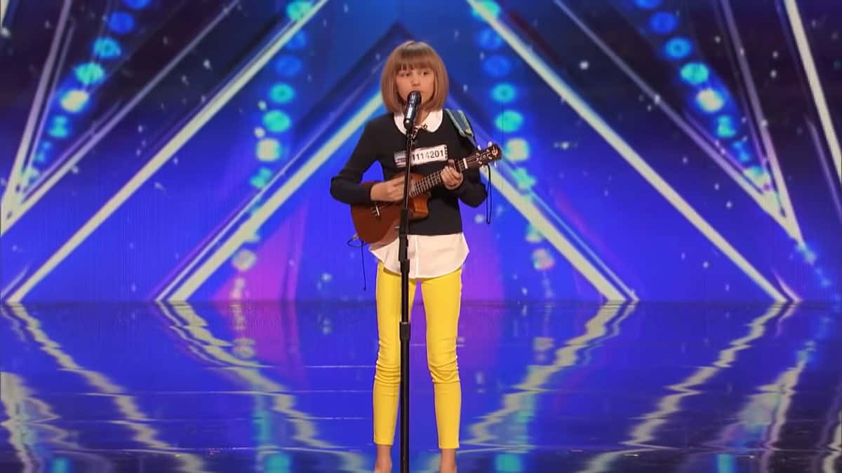 Ragazzina di 12 anni lascia a bocca aperta i giudici di America’s Got Talent e vola dritta in finale.